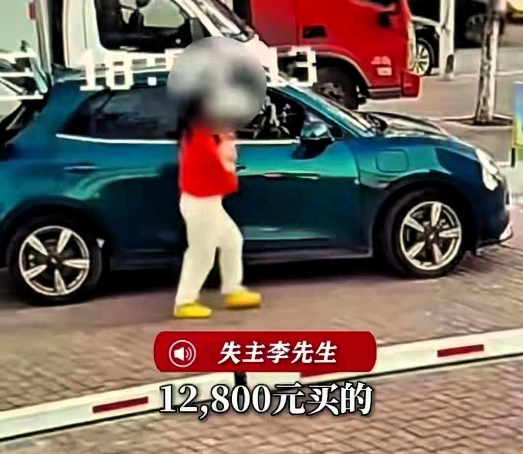 买海鲜逃单，抱走摊主12800的小狗，被报警后拉黑民警！秦皇岛这位红衣女士，真是