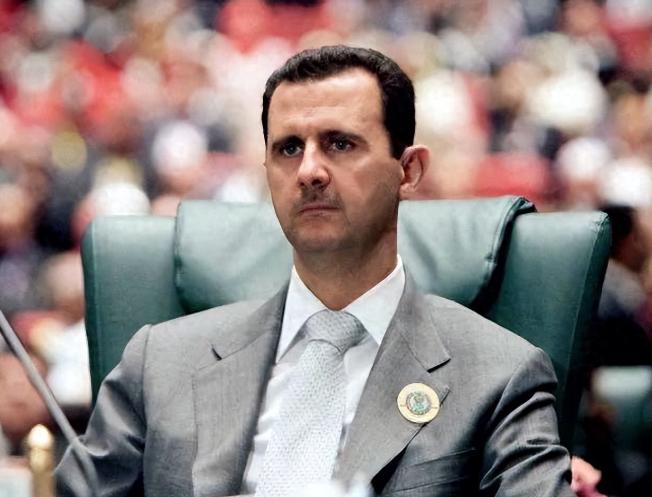 要说最近中东最有反差感的事儿，那必须是叙利亚这出“明面平静、暗地较劲”的大戏，距