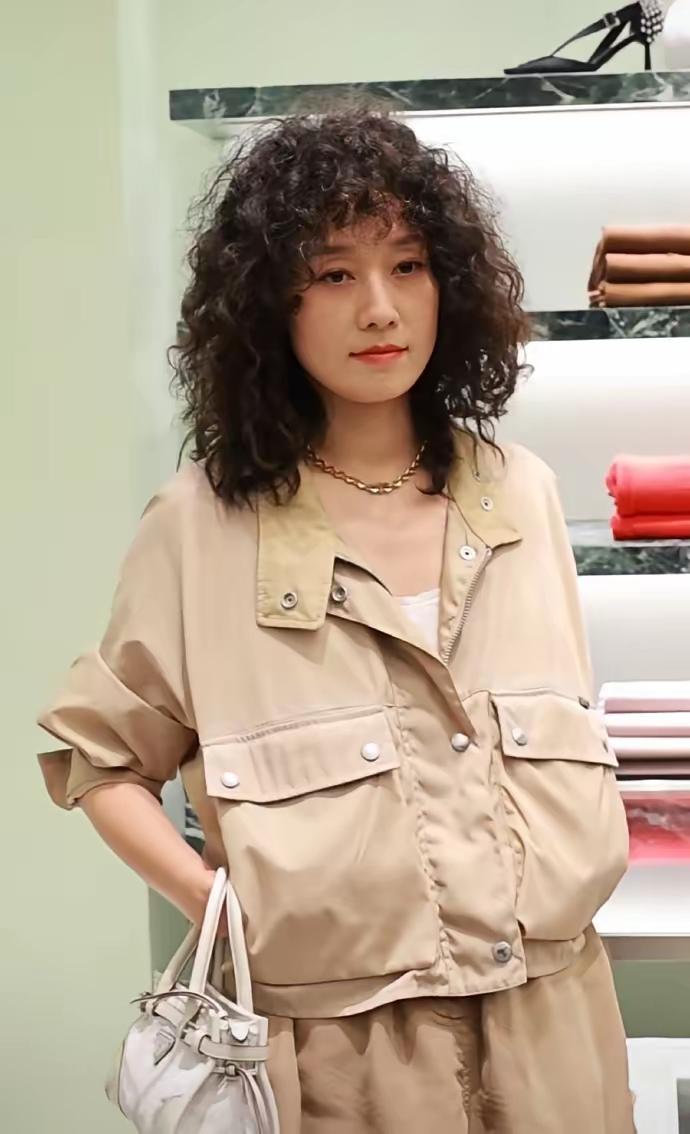 马伊琍新造型神似步惊云！50岁大胆换头，网友：绝世好剑既视感
 
3月31日上海