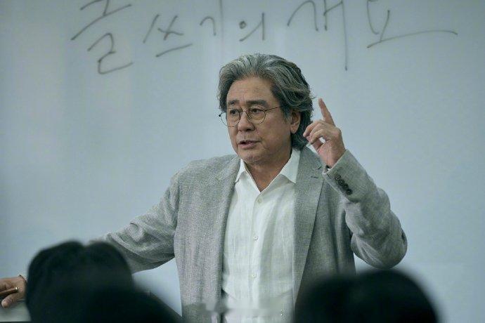 【演员崔岷植谈及出演Netflix剧集《末行手记》】崔岷植表示:“虽然听说过原作