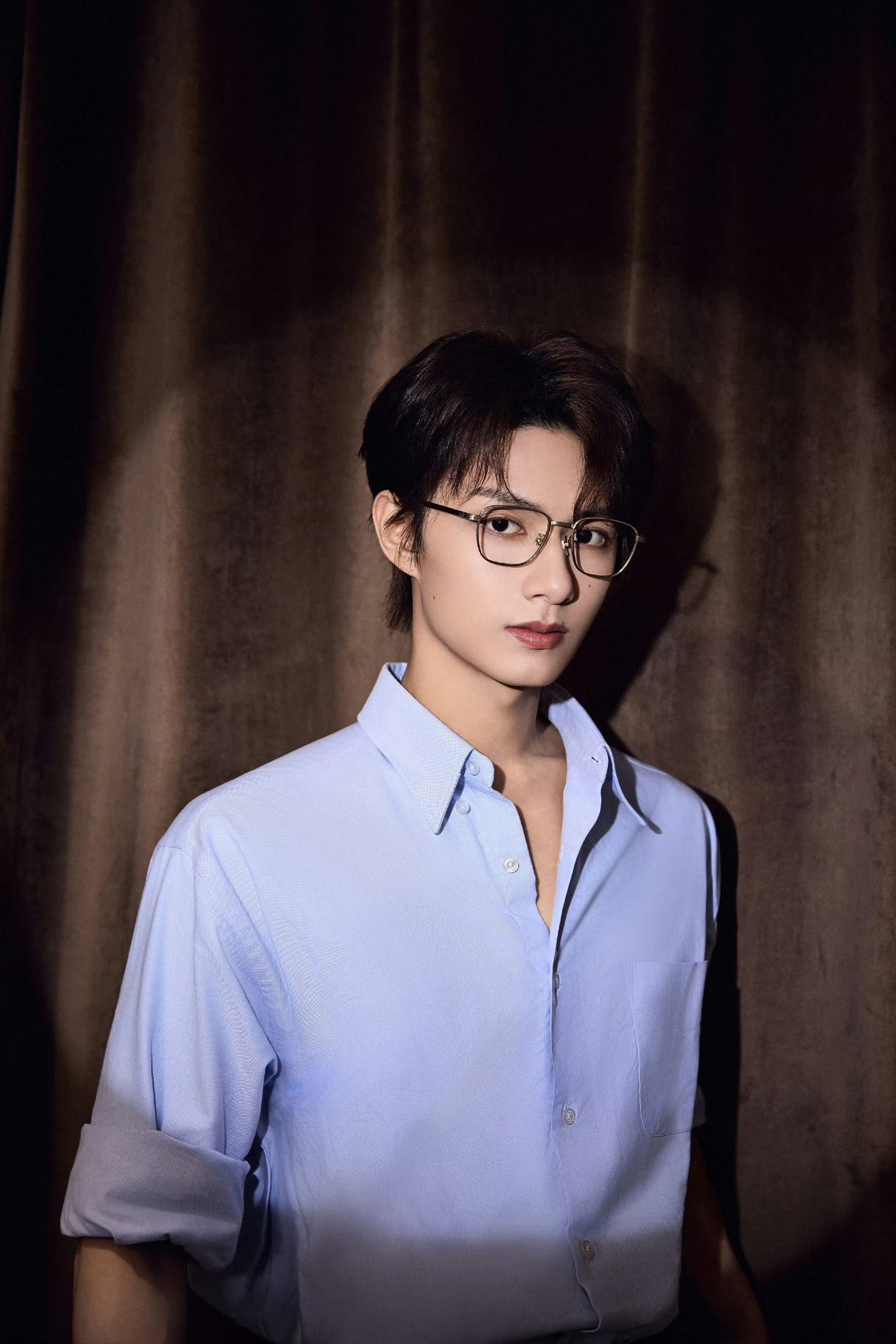 文俊辉祝贺梁家辉获奖 梁家辉5封金像奖影帝爆哭，文俊辉发文祝贺：恭喜Daddy，