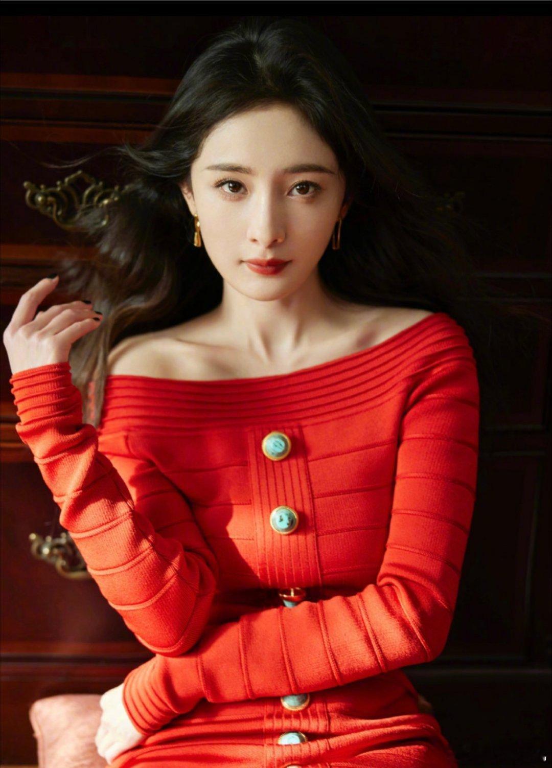 1、看完迪丽热巴《枭起青壤》预告，本来满心期待，现在真替她捏把汗。都演了十多年戏