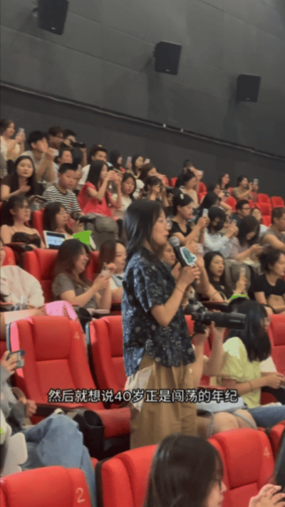 #陈思诚四十岁正是闯荡的年纪# 鼓励各大导演都卷起来，像陈思诚一样努力，毕竟观众