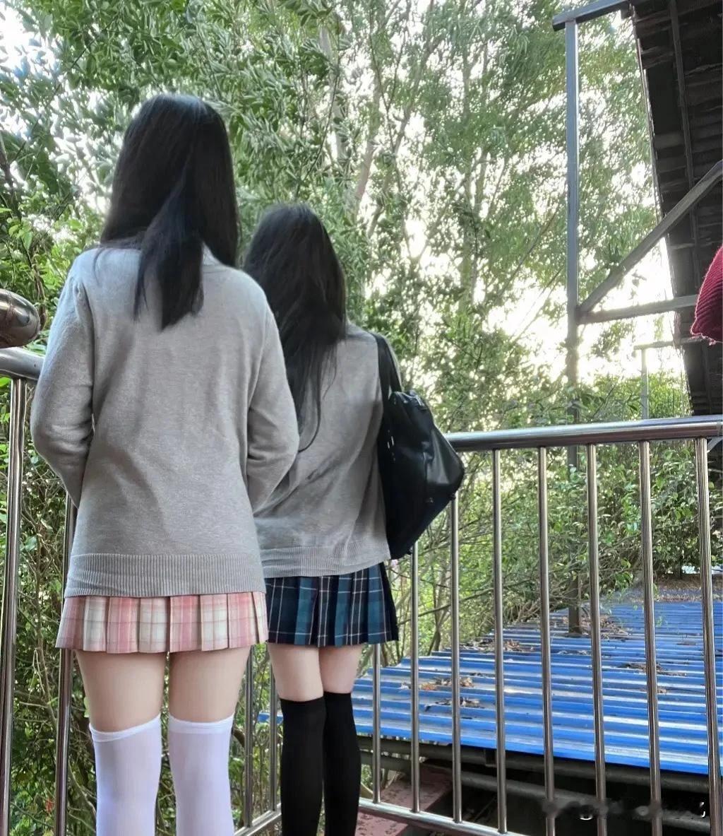 你是喜欢黑丝还是白丝