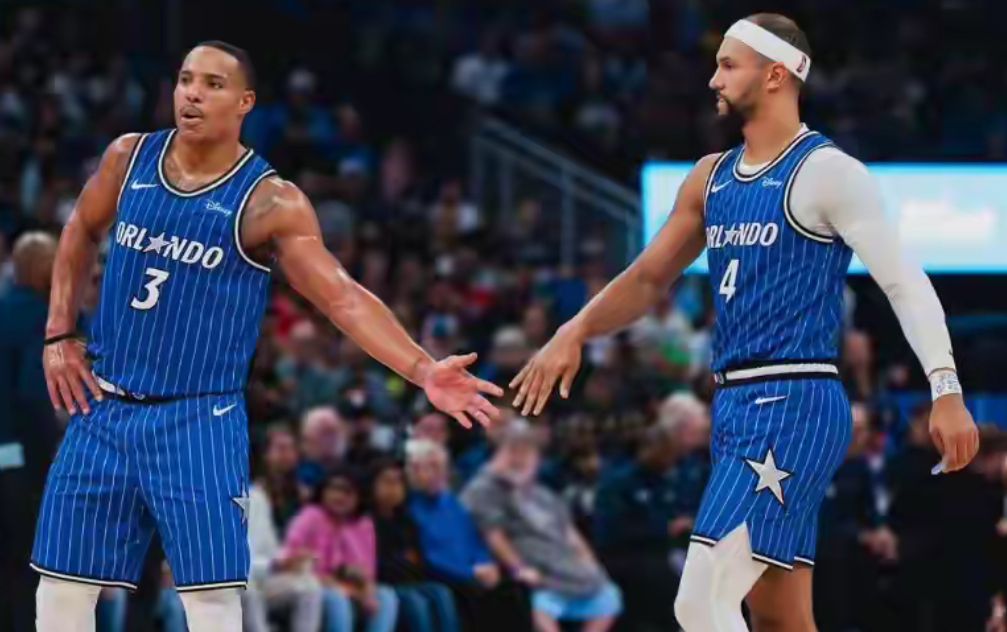 1.4秒双绝杀名场面！马刺114-112险胜魔术 福克斯31分+科内特死亡封盖马