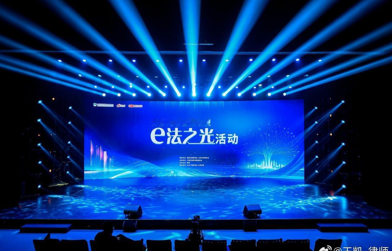 见到了很多大V老师，很多都是我学生时代就关注的前辈，这次算是线下追星了。虽然是前