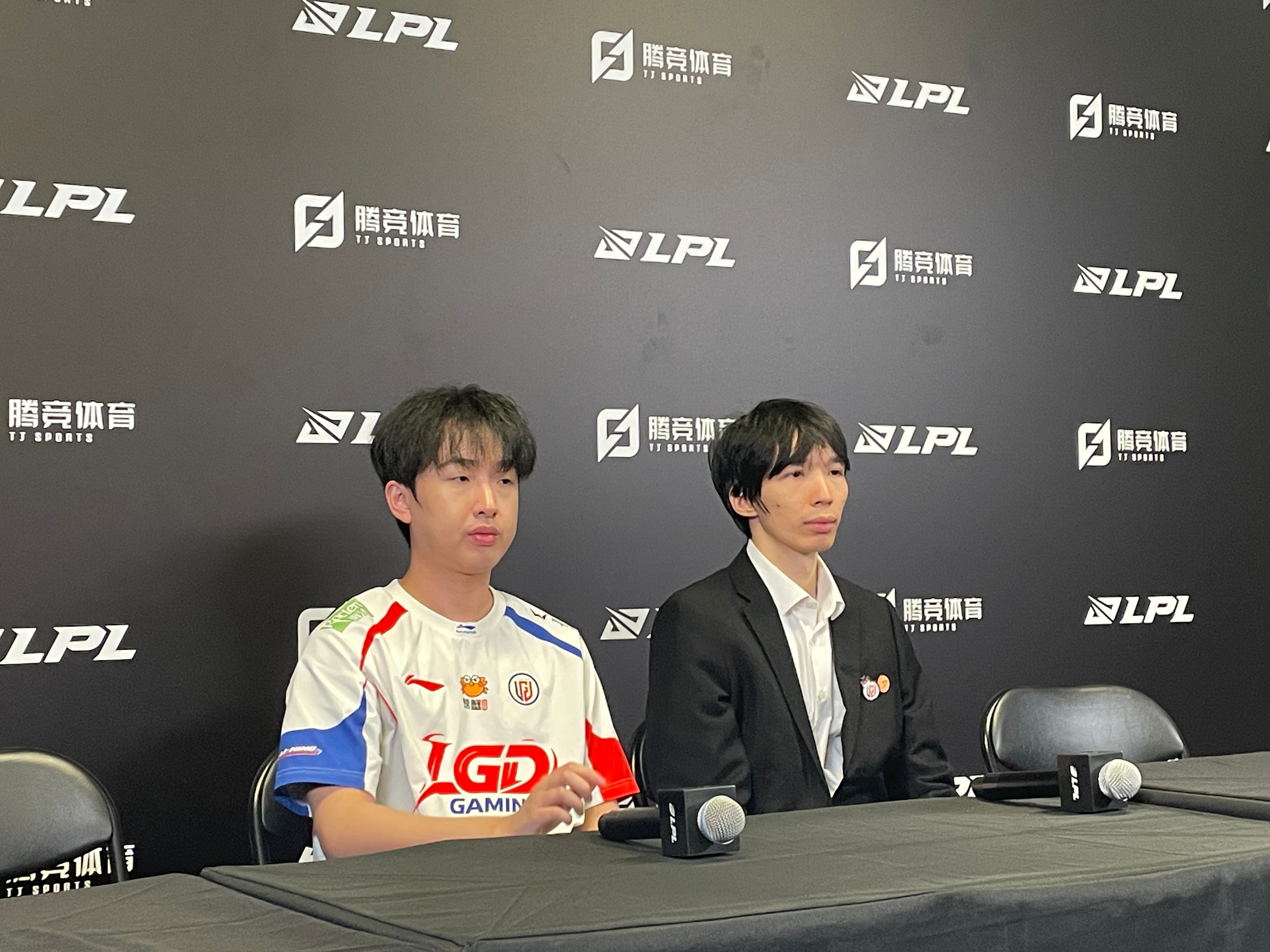 Shaoye和教练接受败者采访。AL晋级胜决2026lpl最前线 ​​​
