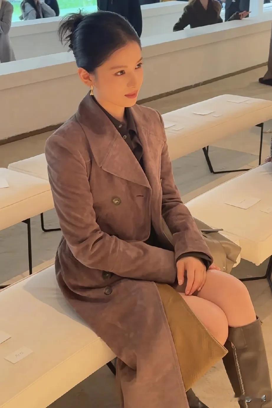 张婧仪活动现场，尽显风采