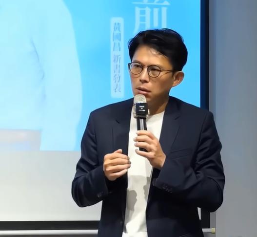 台湾民众党主席黄国昌出了一本新书，书名叫《向光前行》这本书引发了轩然大波，这本书