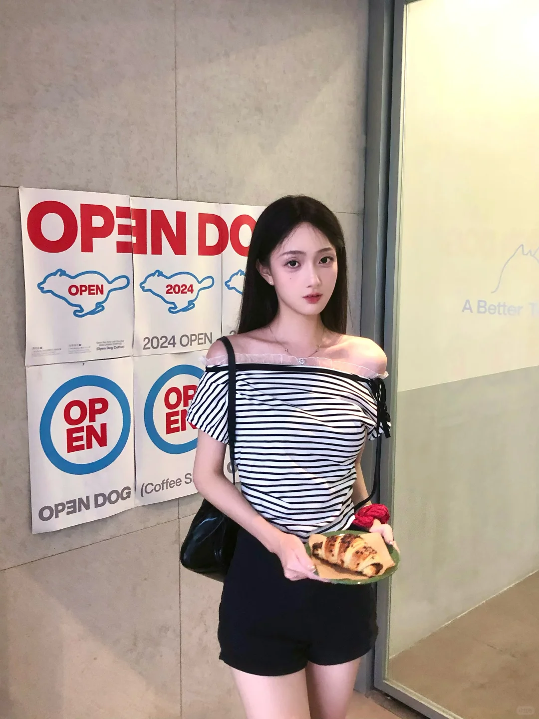因为想吃小面包所以出门了/ᐠ .⸝⸝⸝. ྀིﾏ🥖🍩