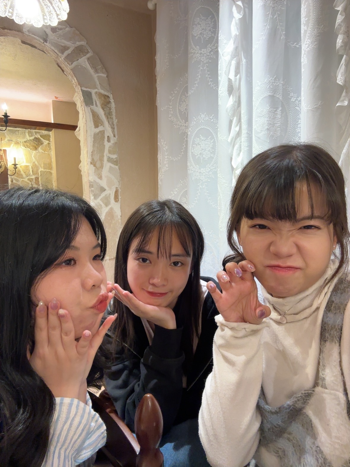 她私底下就是薯条冰淇淋都来的啊😅 