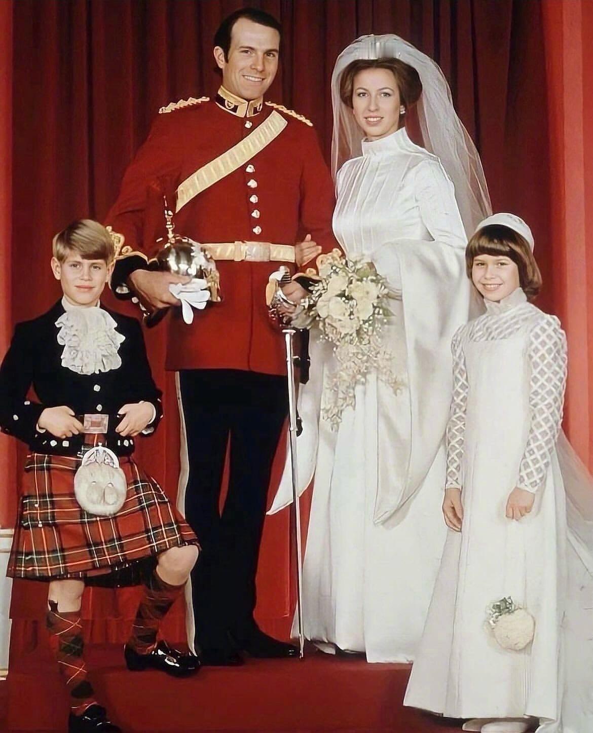 🇬🇧1973 年 11 月 14 日，安妮公主与马克·菲利普斯上尉在伦敦的威