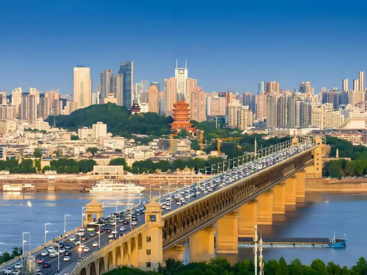 在很长一段时间里，作为湖北的区域美食地标——藕汤成为吃瓜群众的心头最爱。

湖北