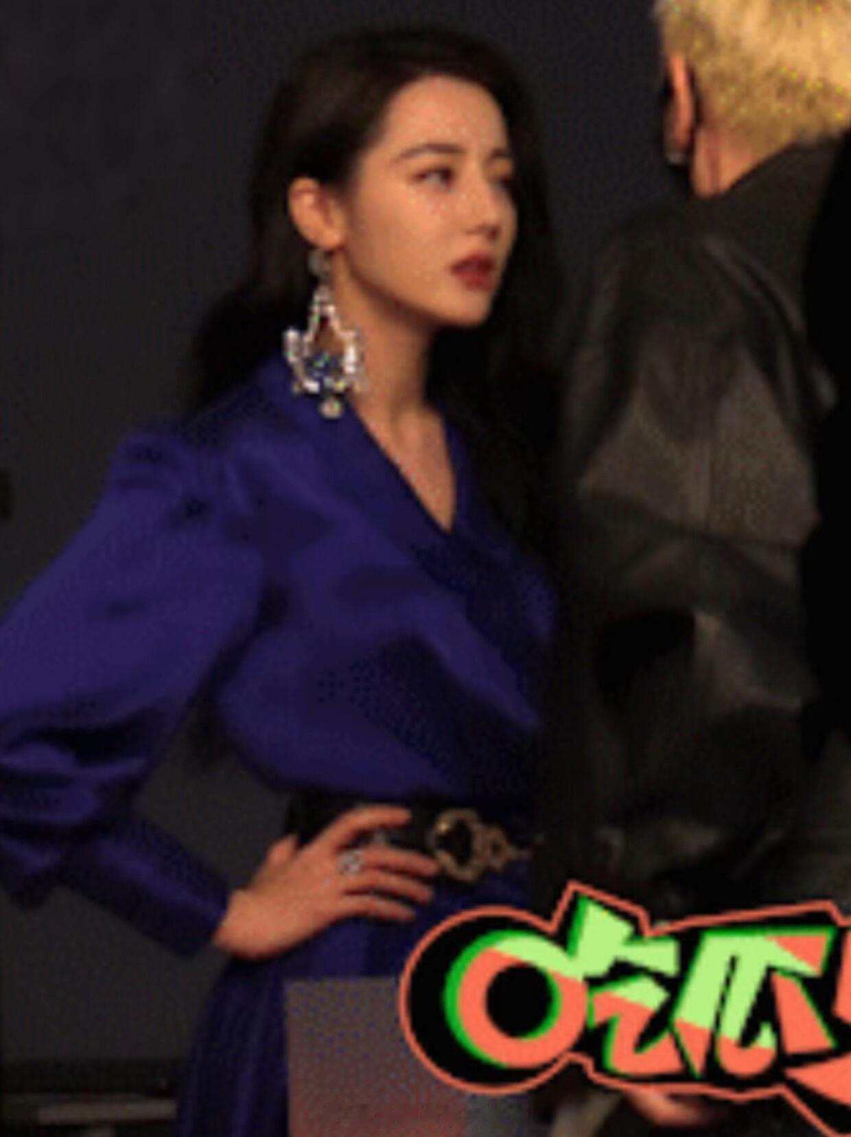 迪丽热巴没见过的之前的广告路透美死我了港味儿十足往那一站就是星光熠熠的大明星