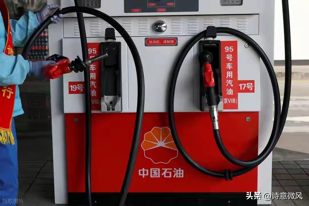 再次涨价，有必要揭底中国汽油零售价的定价机制了。
 
家住广州海珠区的网约车司机