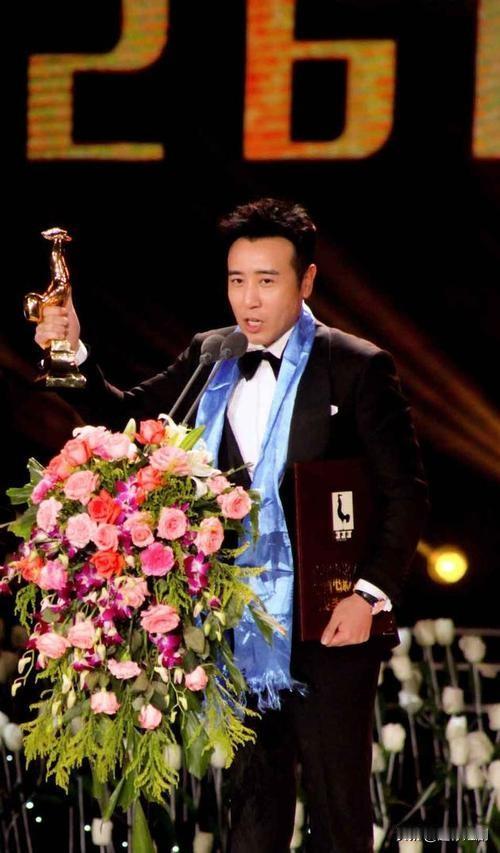 获奖角色：从“枭雄”到“小人物”的突破
此次获奖作品 《森中有林》中，于和伟饰演