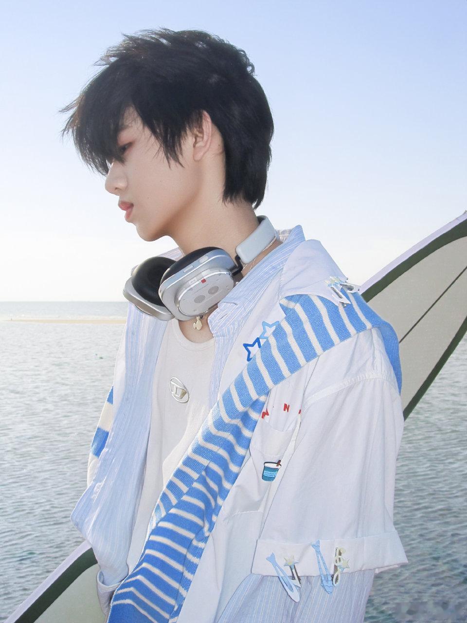 TF四代奔跑LOVELOVELOVE写真tf四代赴海逐光写真 TF四代奔跑LOV