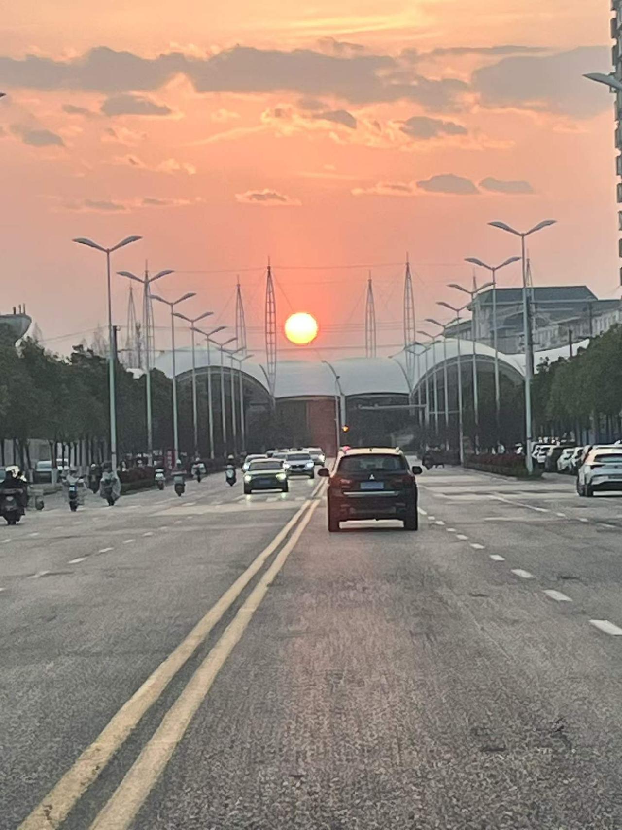 宜居来说，陕西的宝鸡好还是汉中好从宝鸡凌晨4点出发一路就到了汉中的早上。