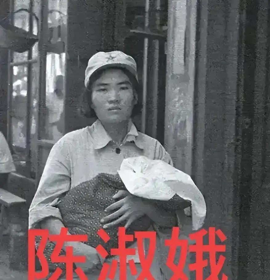 她真想一头撞死。被扔进西宁的大仓库里，每天都有不同的男人来糟蹋她。可是一摸肚子，