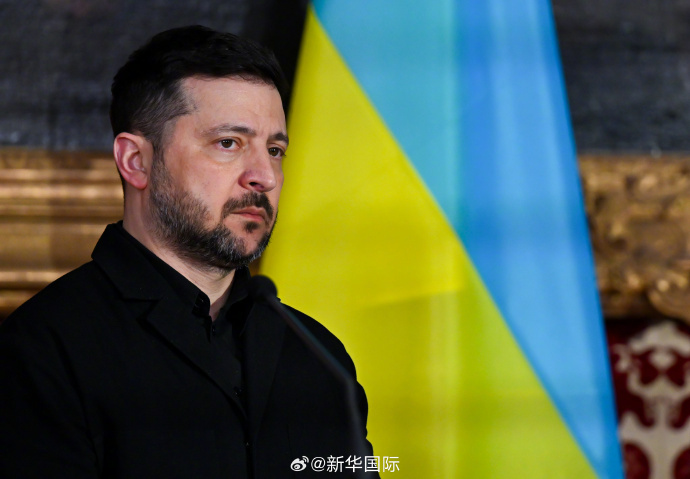 【#泽连斯基宣布对白俄罗斯总统实施制裁#】据新华国际消息，乌克兰总统泽连斯基18