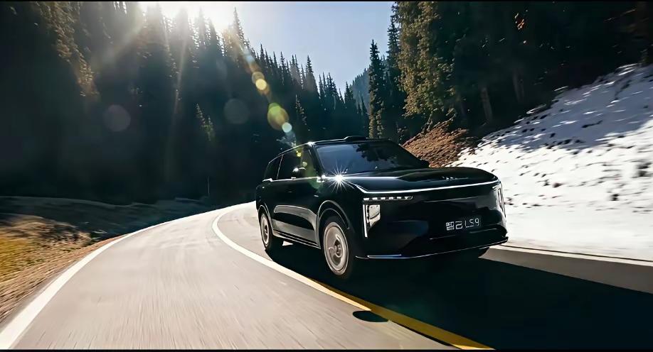 太现实了！这才是目前中国家庭买车的现状！
6％家庭，选50万元以上的车。
12％