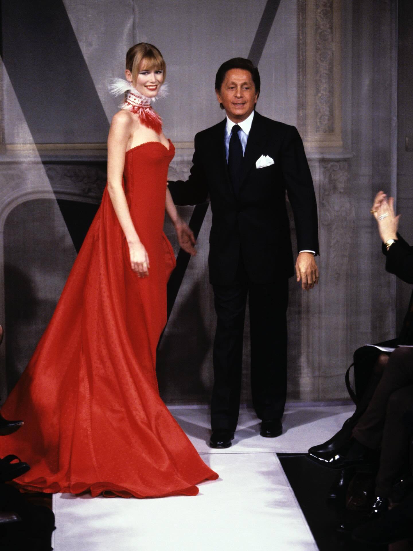 无以伦比“华伦天奴红”华伦天奴去世