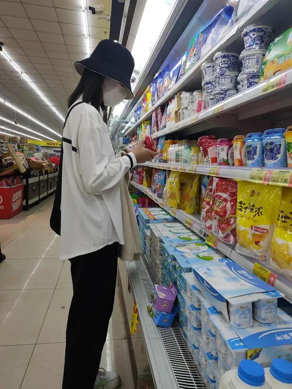 爱讲实话的正直人，人缘差真不是没道理。就说职场里的张三，那就是个大嘴巴。开会时总