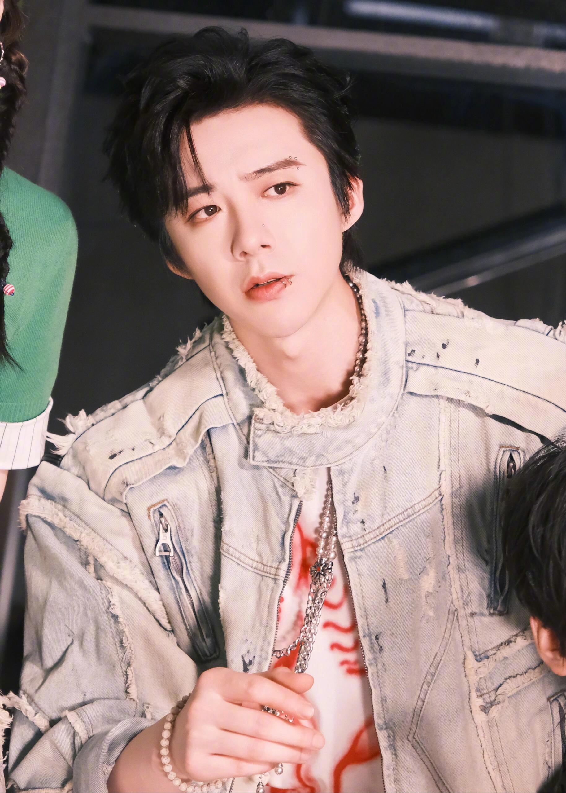 刘宇宁一脸懵和问号好配 看刘宇宁一脸懵地冒出问号，简直是快乐源泉！那认真又迷茫的