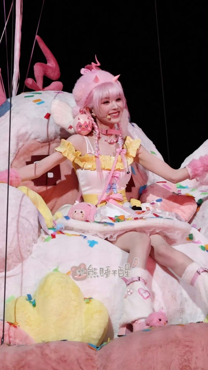 田曦薇展示妙脆角田曦薇刺激之夜造型出图 田曦薇展示妙脆角！ 