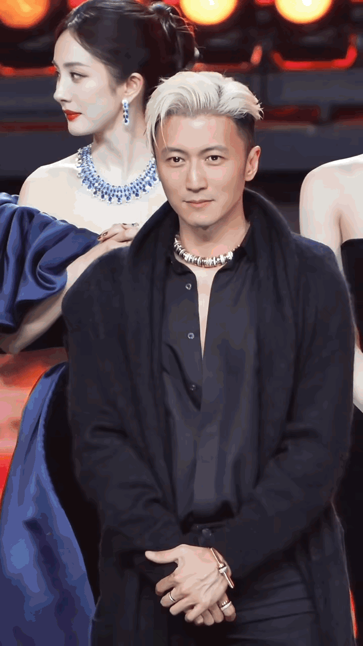 果然法拉利老了还是法拉利，谢霆锋年轻时候是那种桀骜不驯的帅，现在颜值依旧抗打。 