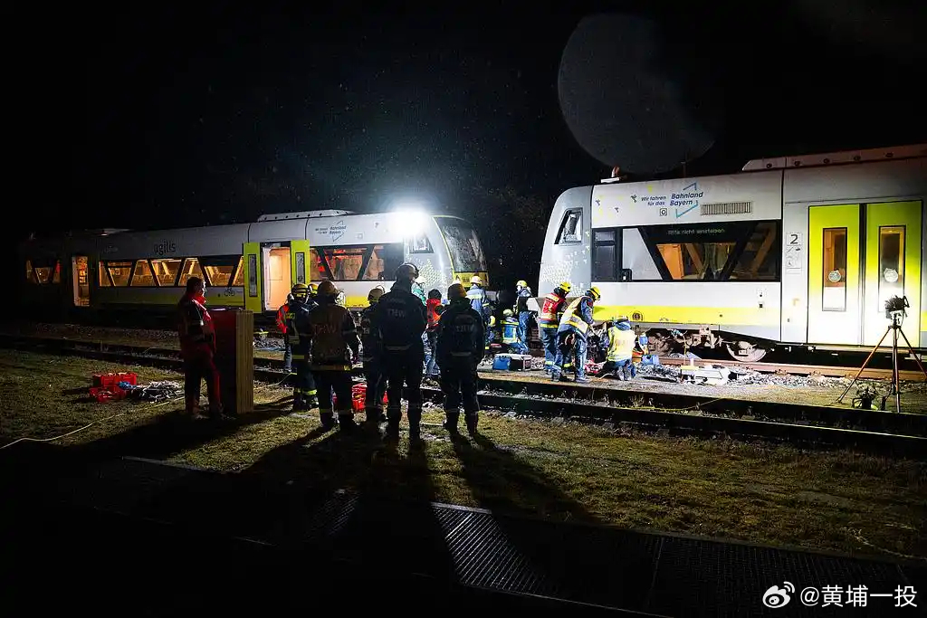 【德国发生列车相撞事故 8人受伤】国铁微闻 当地时间3月12日，德国联邦警察发言
