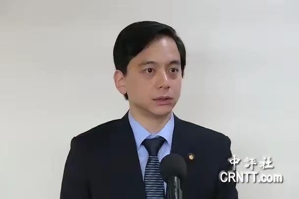 中国国民党发表声明，

国民党这次直接点名批评台外事部门，说他们在黄岩岛的事上太