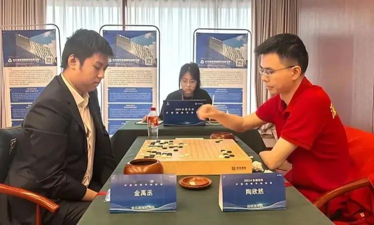 围甲联赛热点话题：

金禹丞再创连胜纪录
前五轮五人保持全胜
胡子豪力克楷文真豪