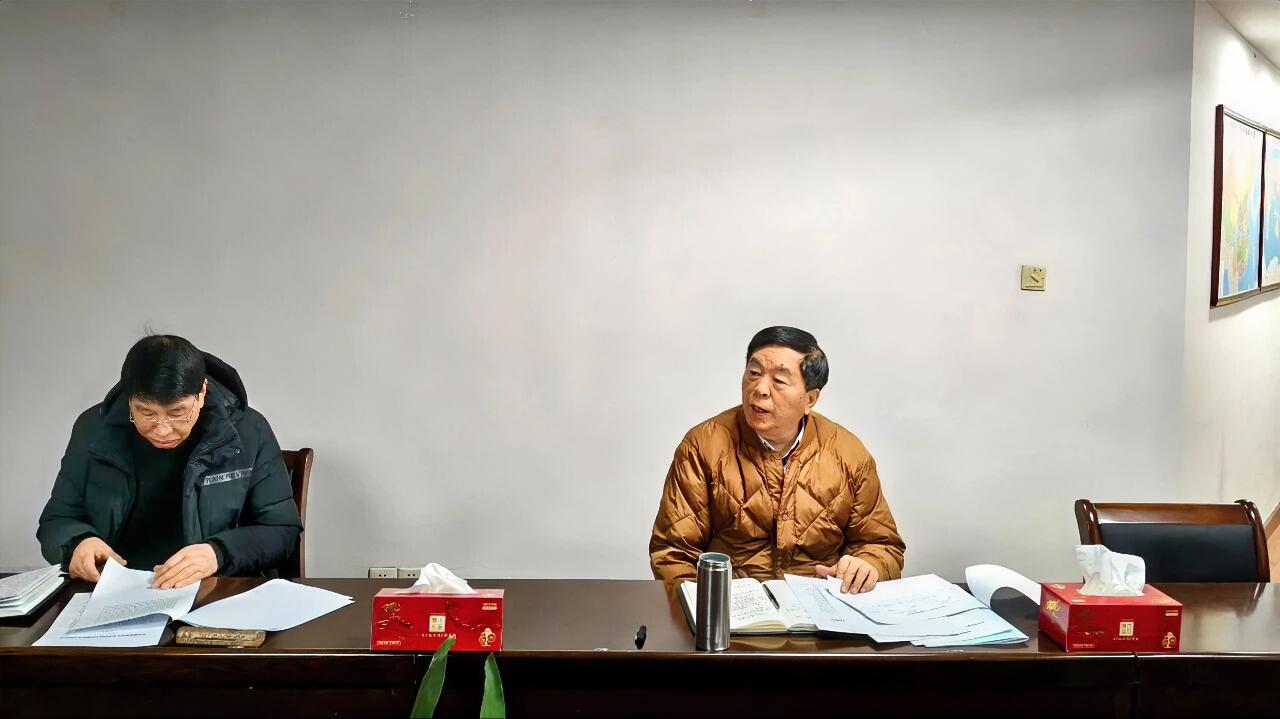 1月26日，市关工委召开专题会议，传达学习会议内容，研究具体落实举措。市关工委主