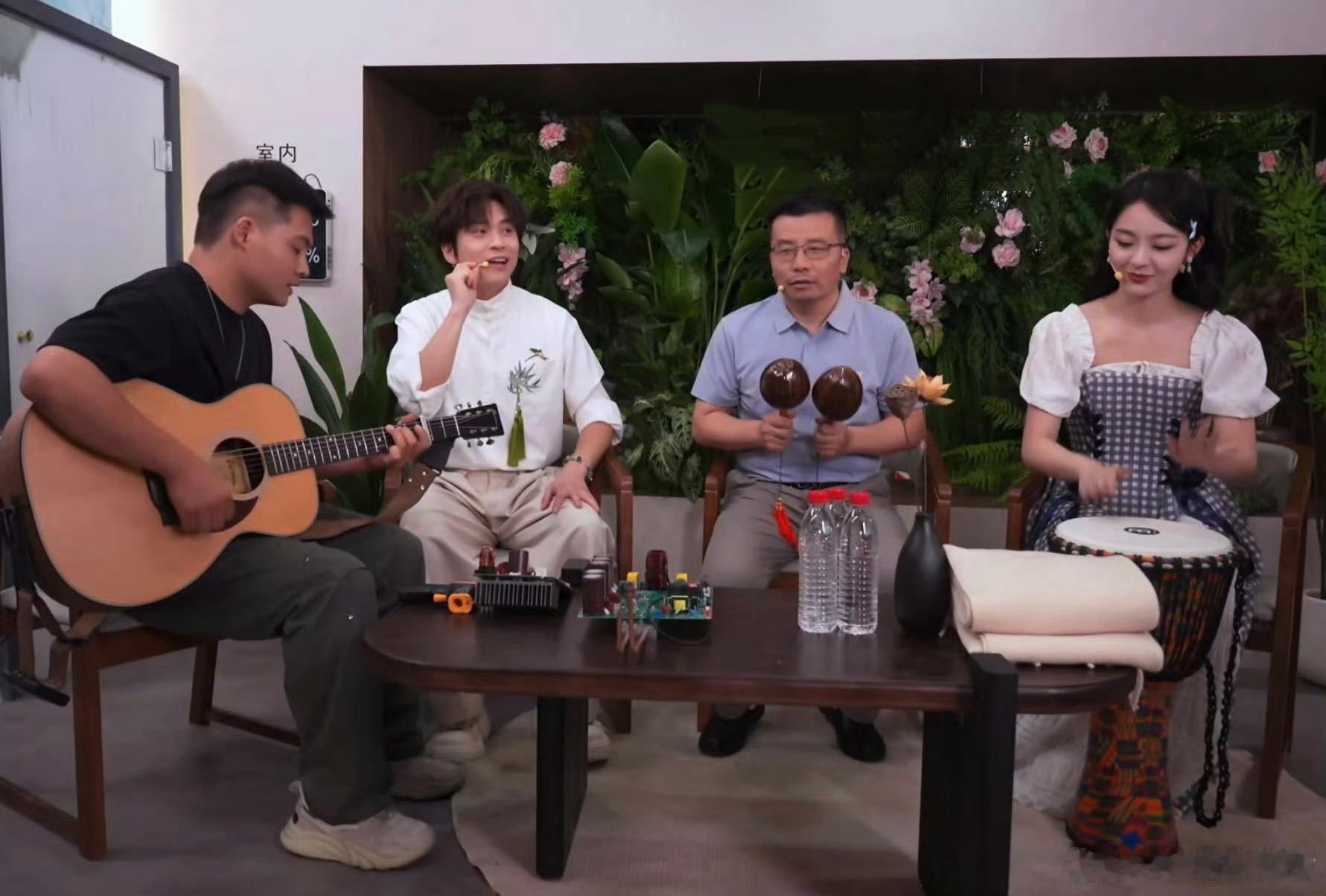 武艺李莎旻子长沙线下活动同框星城长沙线下偶遇！武艺、李莎旻子活动同框，分贝挑战现