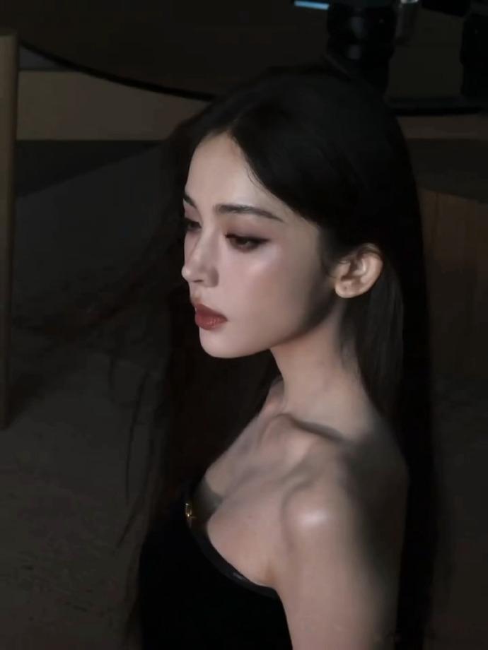 娜扎这才叫顶级美女 女娲偏心都偏到天边了！娜扎这颜值才叫顶级美女，这么多年认真踏