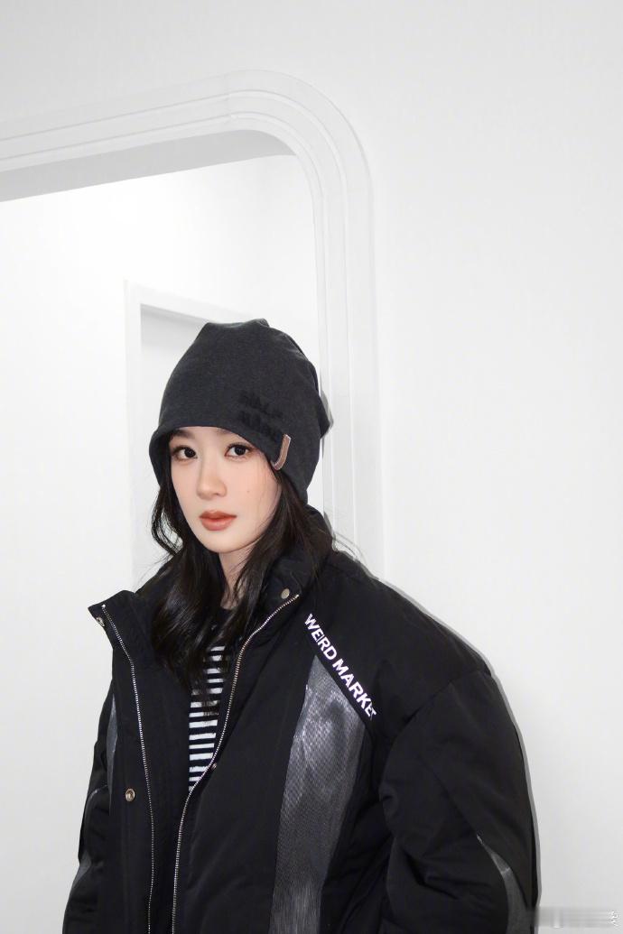 杨紫最近在过有点意思的生活  杨紫日常生活九宫格🈶，最近在过有点意思的生活呀，