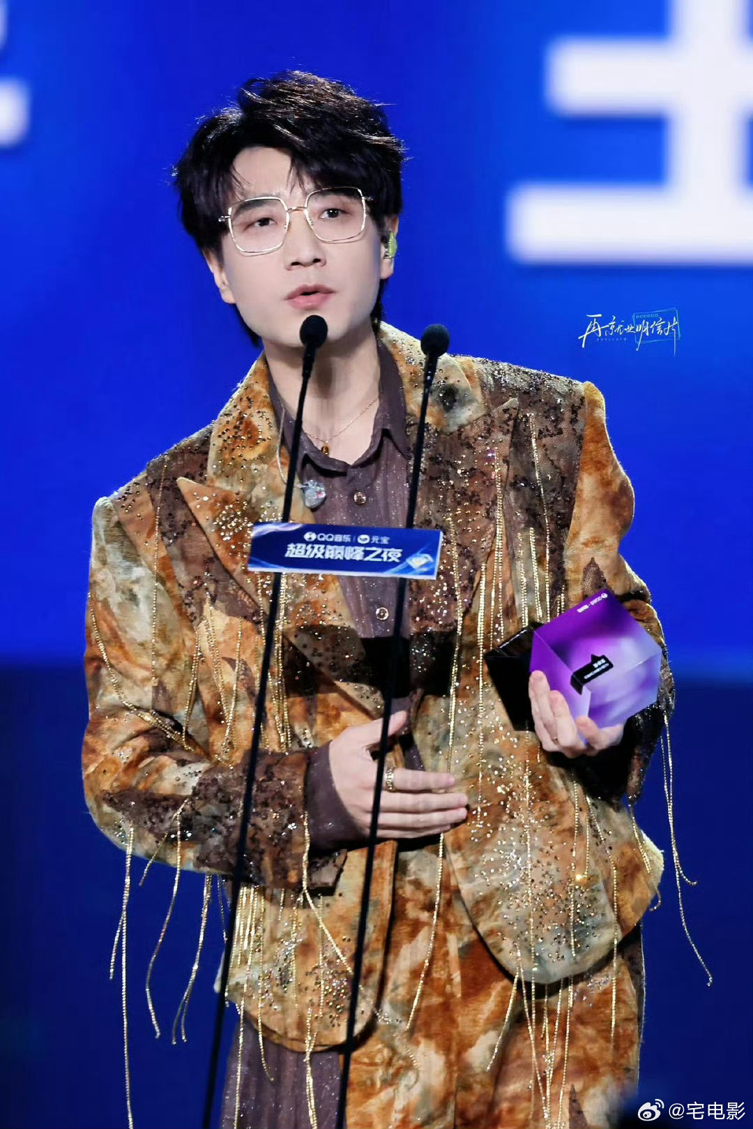 王铮亮巅峰之夜全开麦零修音 王铮亮现场真的太稳了！开口即封神，纯原声零修音，实力