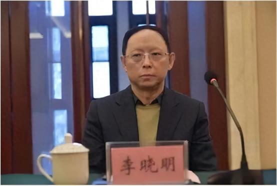 “太厚颜无耻了！偷偷加入美国国籍，却在中国疯狂捞金”还把大量的在中国获取的财富转