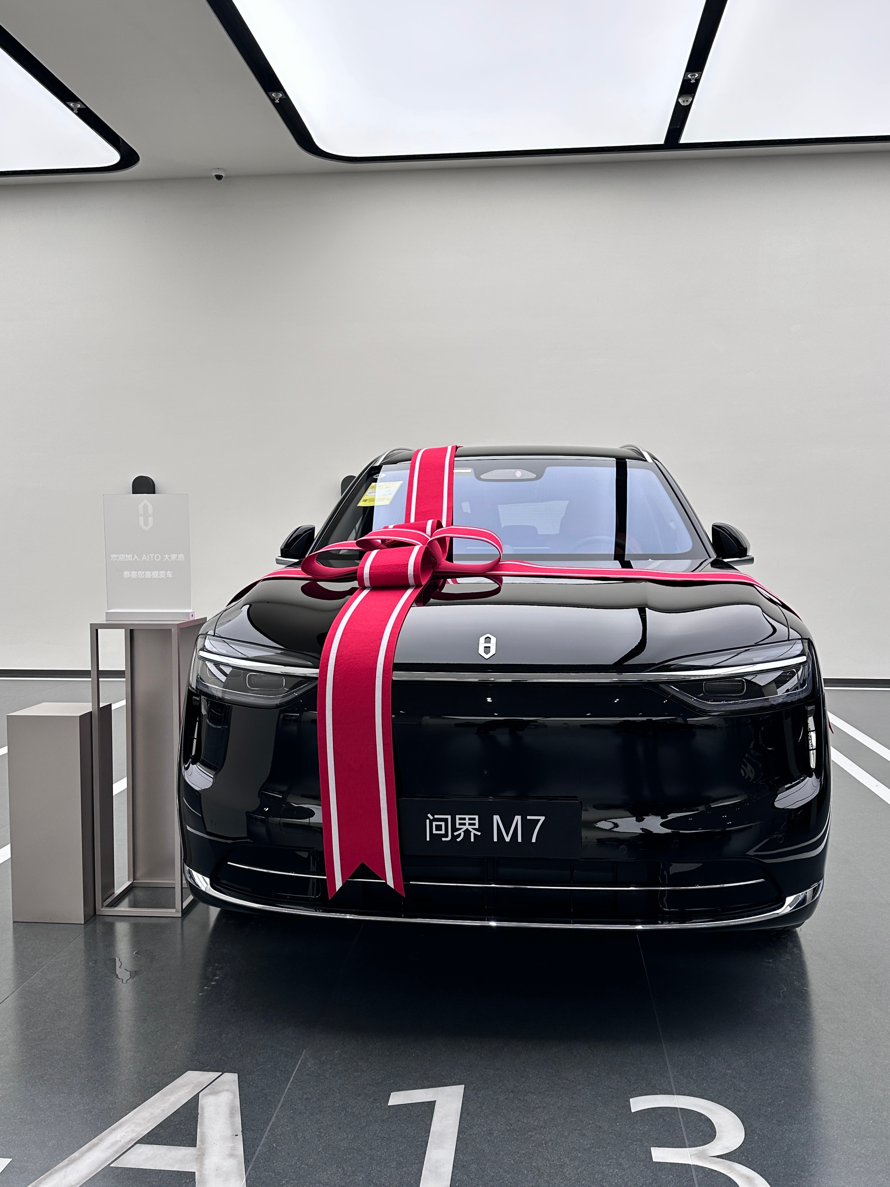 明天回杭州提全新问界M7！！交付小姐姐把照片发过来还有点激动熟悉我的朋友都知道我