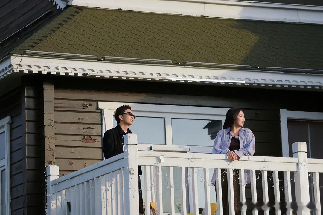 何美延梁淞再见爱人后再合体上综艺何美延梁淞这次不吵了毕竟已经有3个孩子了啊！况且