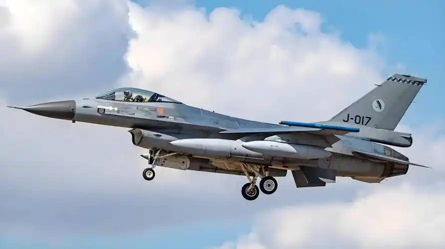 曾经被巴空军内部嘲讽为“穷人的F-16”，中国战机几十年背负质疑，直到歼-10C