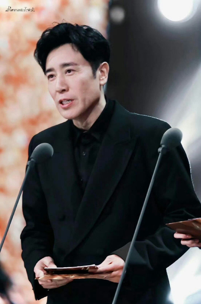 于和伟一步一步一部一部走的每一步都算数，请继续为我们创造更多的作品吧！ 