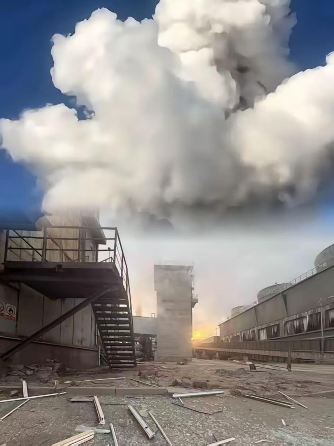 3人造谣包钢爆炸被罚，蹭热度的底线在哪？
 
包钢爆炸这事出来，我刷手机看的头都