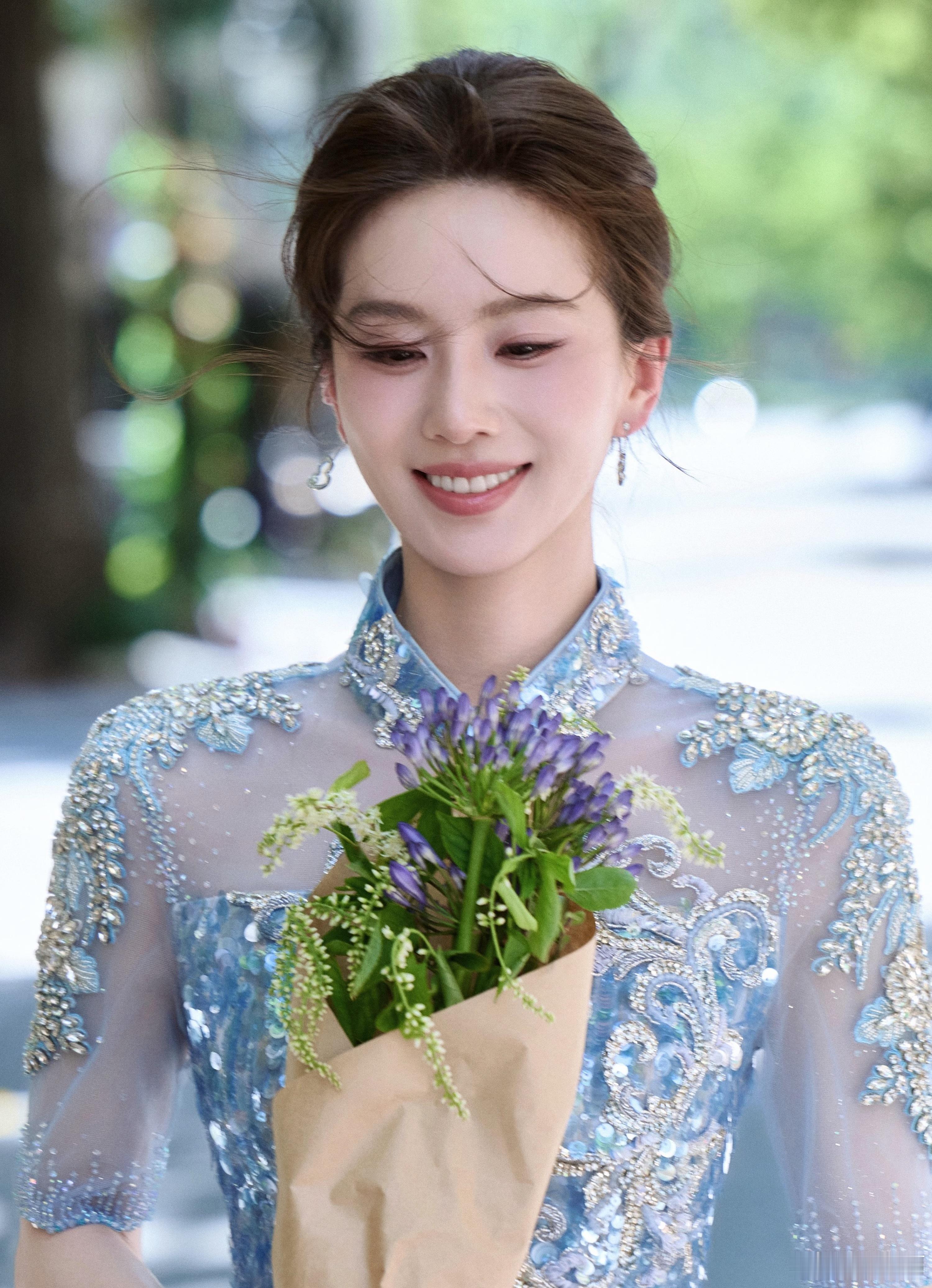 谁懂啊！翻了一圈才发现，她河内活动带火的02腮红已经全线断货，连补货都赶不上，只