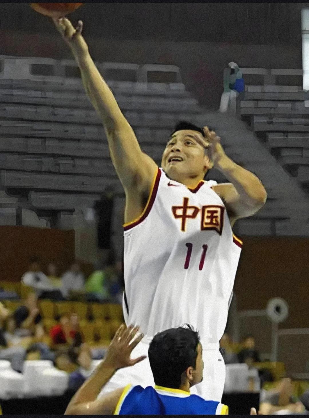 巅峰刘玉栋，在国际赛场是什么水平？
先给出我的结论：巅峰刘玉栋在亚洲是顶级大前锋