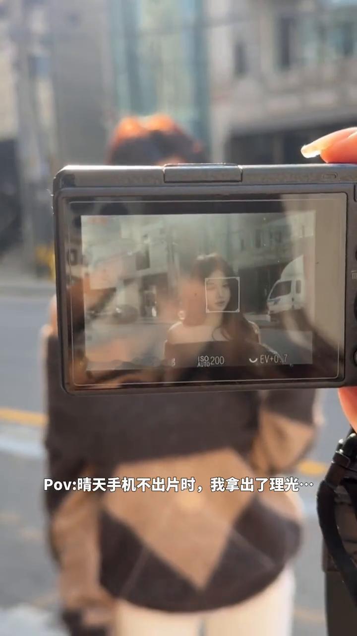Pov：晴天手机不出片时，我拿出了理光···。