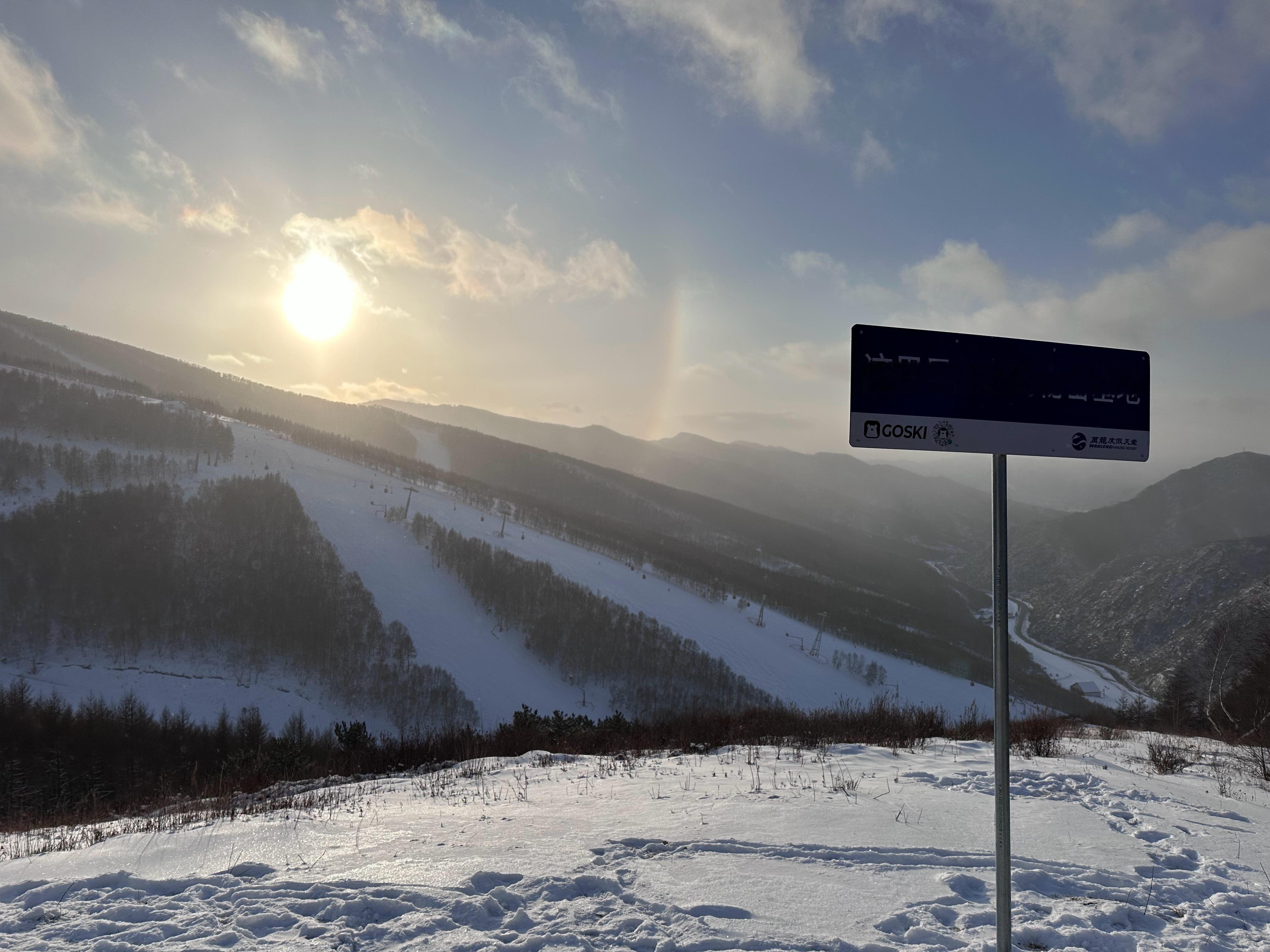 如何简单赚钱？就是通过信息差去寻找需求、匹配需求雪场有一些人，自己滑雪也倒卖雪票