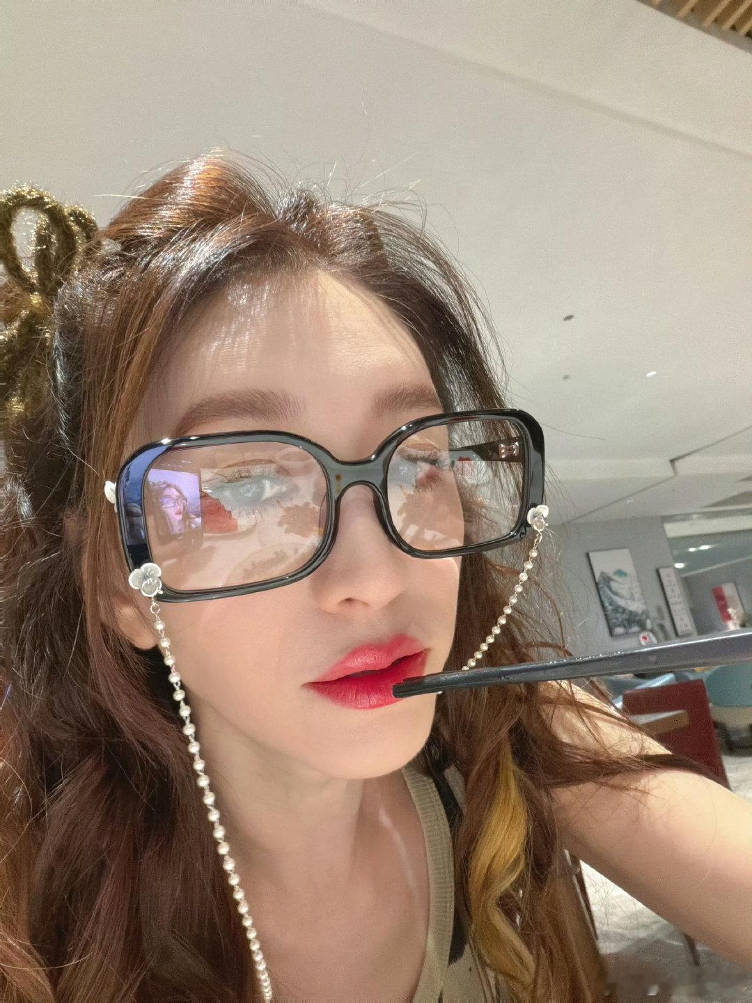 李小冉拍的谢娜李小冉说谢娜第一场演唱会好美好听双向奔赴的神仙友谊，李小冉见证谢娜