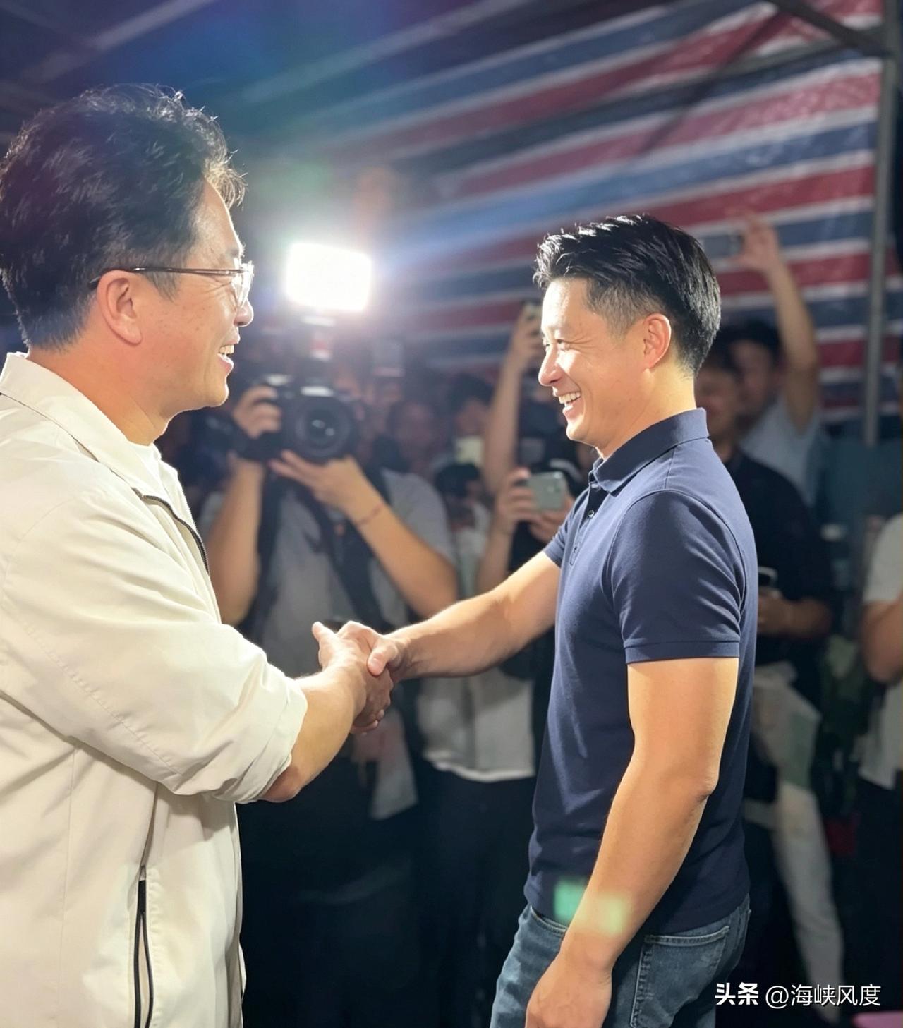 蒋沈勘灾握手，绿营粉专真会拗，说蒋万安握手时不敢正视沈伯洋！网友轰，是不敢看，还